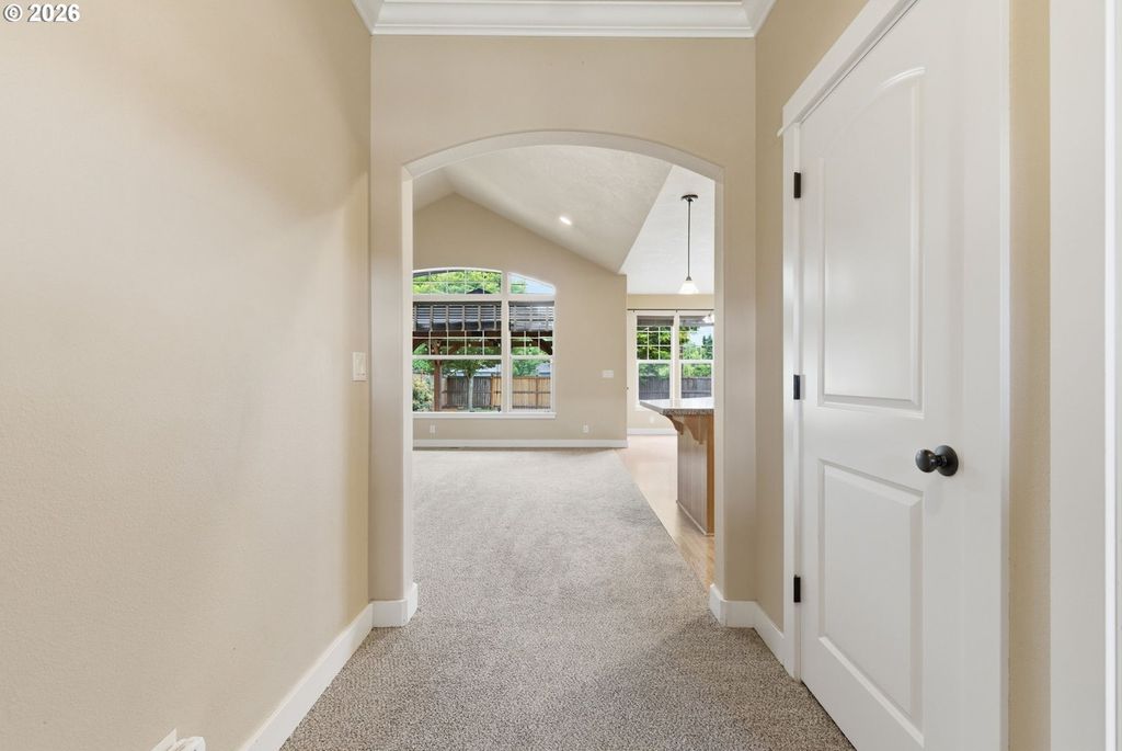 1037 Kaylee Ave, Junction City, OR - More