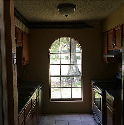 5th image of 3221 Scovel Ave