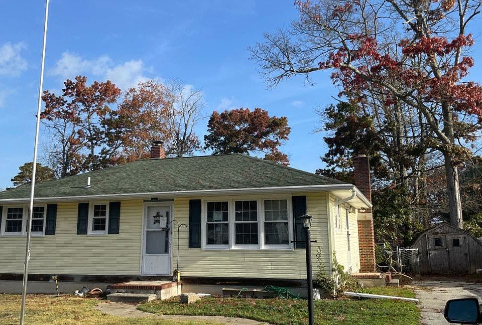 2nd image of 32 Cornwall Ave