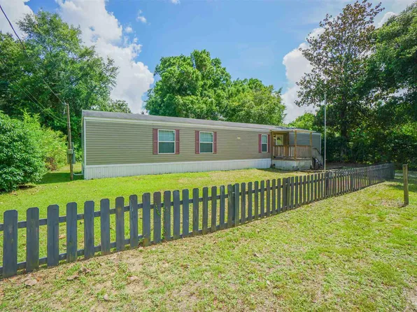 4684 Fowler Dr, Pace, FL 32571