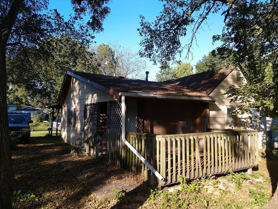 1st image of 800 E 19th St