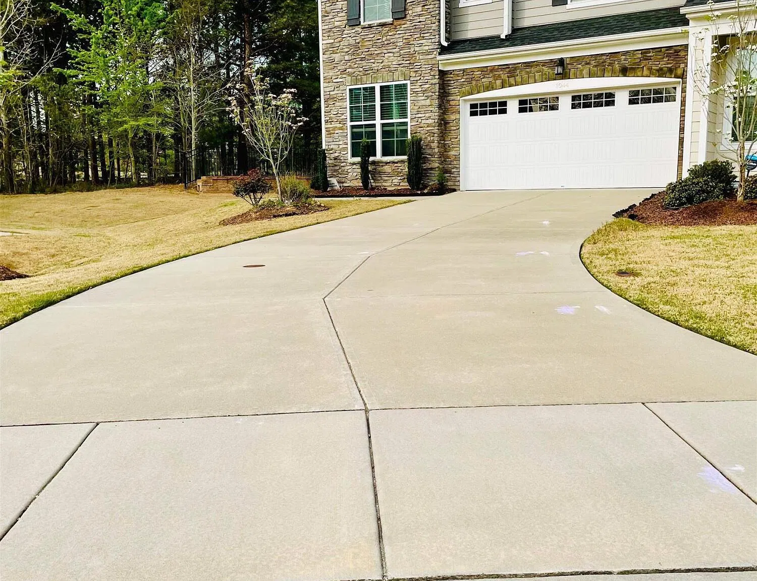 4 bed, 3.0 bath, 2417 sqft, $2,595 — Photo 1