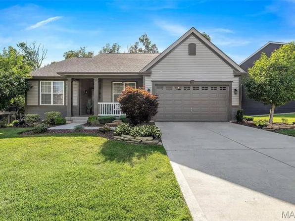 207 Grayleaf Ct, Wentzville, MO 63385