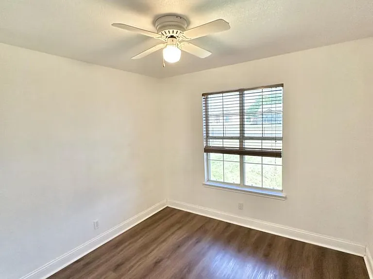 1100 Clairidge Ave — Photo 8
