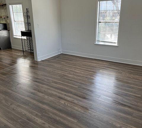 3rd image of 732 W Clarendon Dr