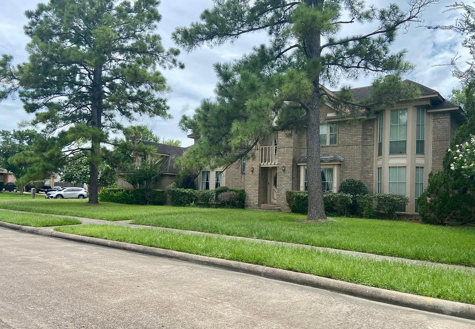3 bed, 2.5 bath, 2810 sqft, $1,950 — Photo 1