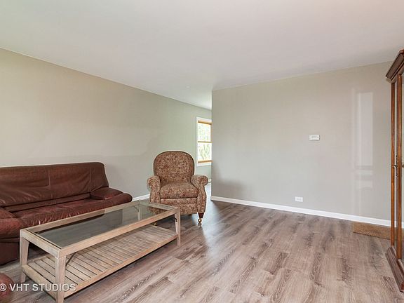3rd image of 2851 Everglade Ave