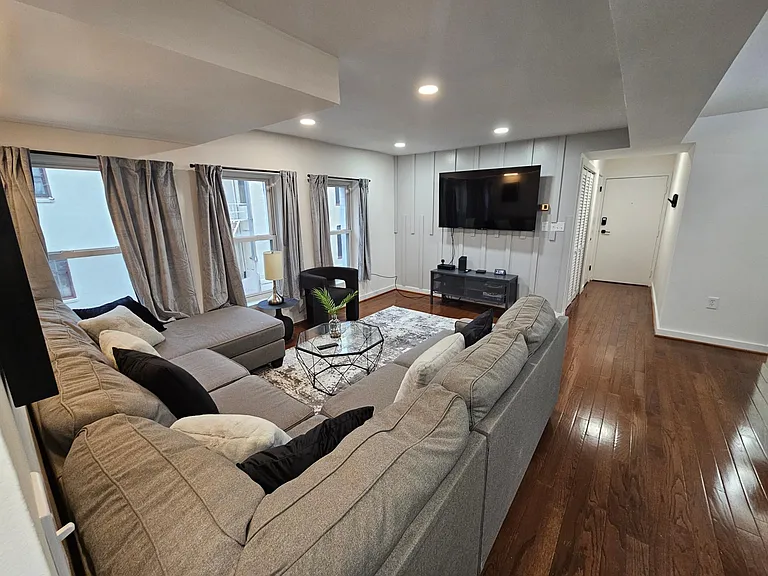 1425 Hopkins St NW #202 — Photo 3