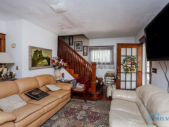 2nd image of 2119 Elliott Ave
