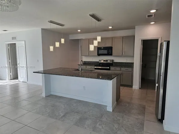 831 Bent Creek Dr, Fort Pierce, FL 34947