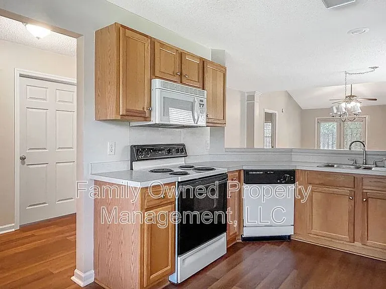 112 Stewart Pl — Photo 9