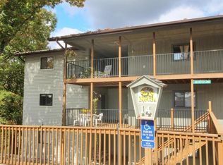 499 Notch Ln, Branson West, MO 65737