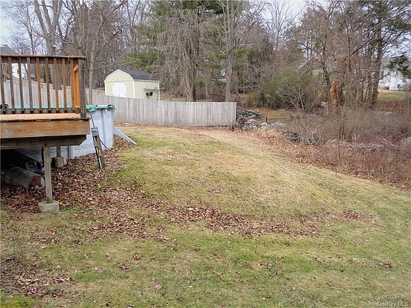 5th image of 10 Collier Dr