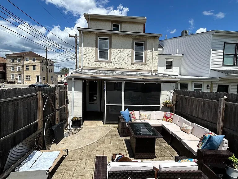 153 W 6th Ave — Photo 9