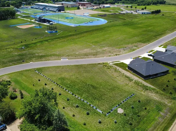 512 Harter Dr, Madison, SD 57042