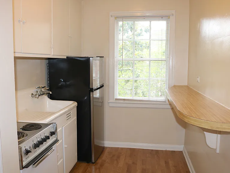 2827 Thornhill Rd — Photo 9
