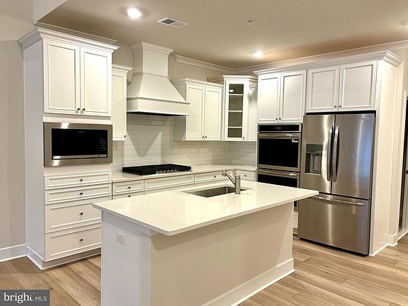 2nd image of 2164 Winterberry Ln