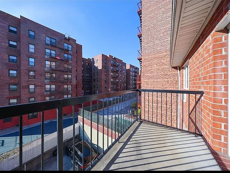 1865 E 13th St #3 — Photo 12
