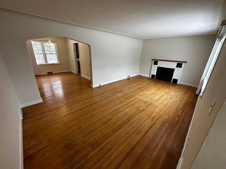 5005 Glenwood St — Photo 3