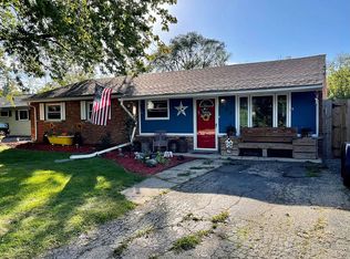 105 Queenswood Rd, Bolingbrook, IL 60440