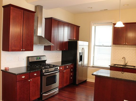 2nd image of 4913 N Kenmore Ave APT 2N