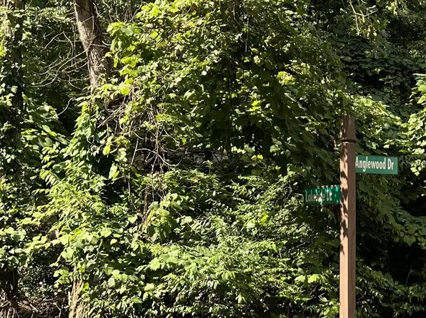 102 Lakeside Dr, Fairfield Glade, TN 38558