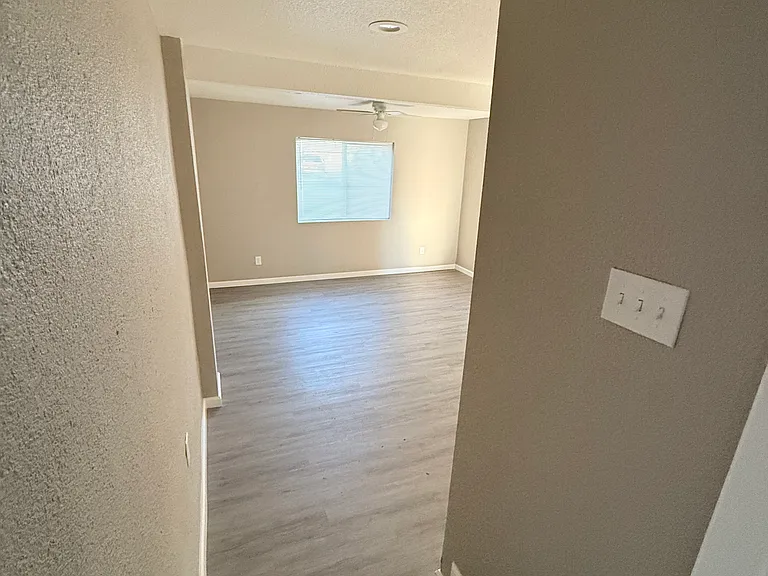 440 S 4th St — Photo 7