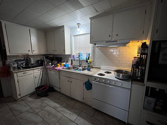 5th image of 210 Coreze St