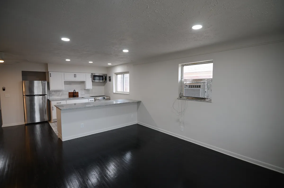 Building Photo - 7119 Delaware Ave #4