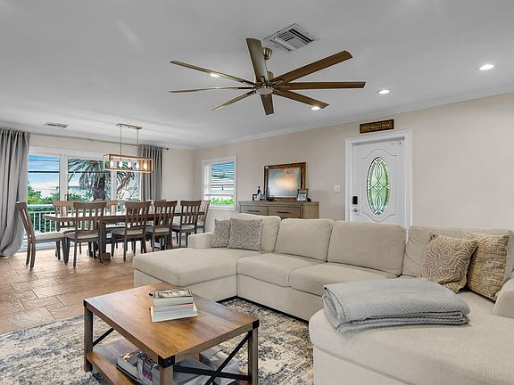 5th image of 272 W Seaview Dr