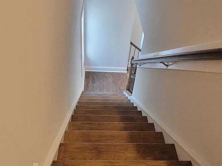 1252 Gloriosa St — Photo 15