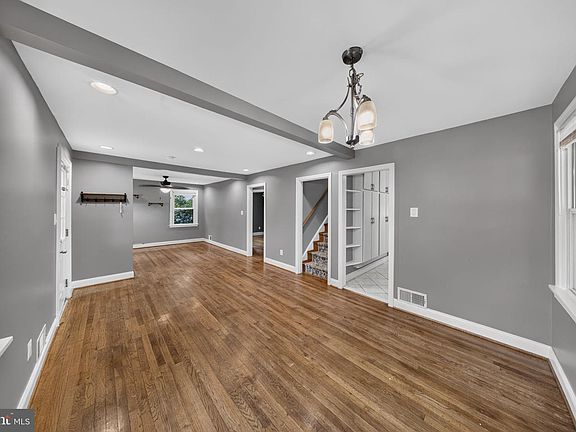 5th image of 2712 Newton St
