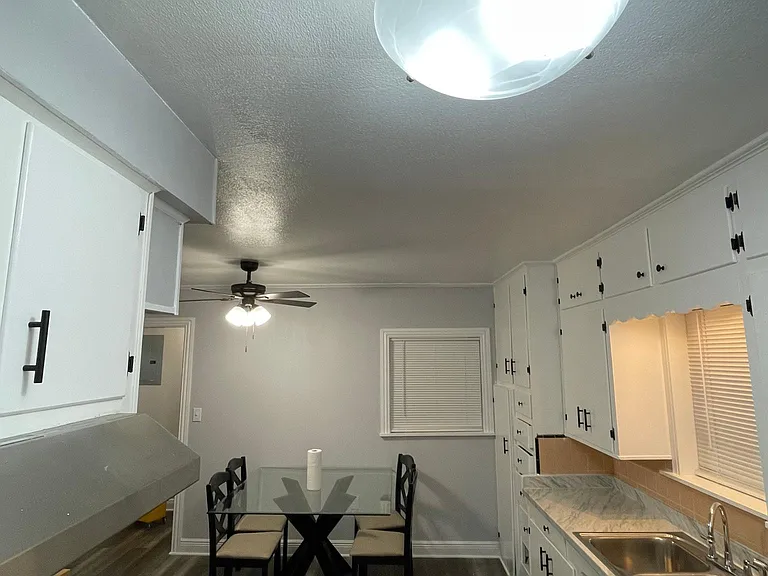 809 Beecher St — Photo 10