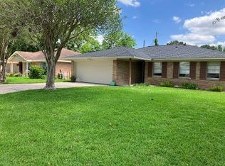 403 Morningside Dr, Friendswood, TX 77546