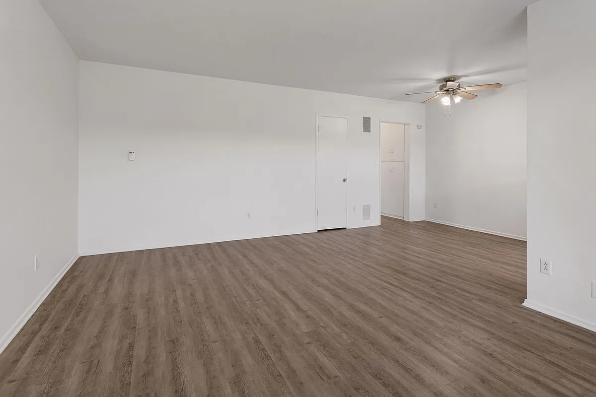 Building Photo - 3445 Vinton Ave #8