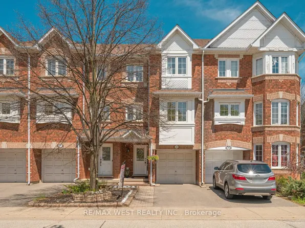 6060 Snowy Owl Cres #22, Mississauga, ON L5N 7K3