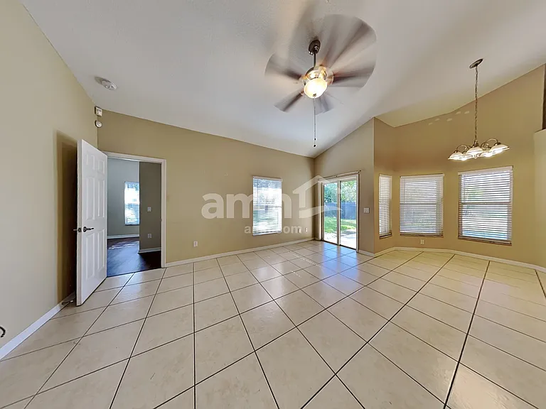 2187 SW Algiers St — Photo 6