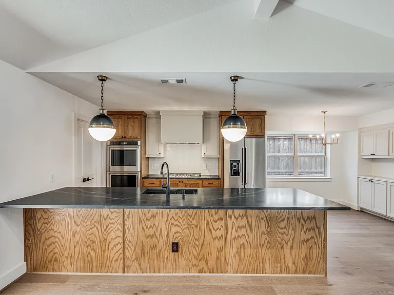 9035 Dunmore Dr — Photo 4