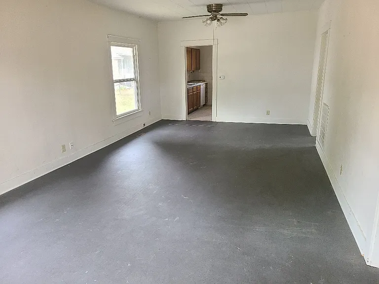 209 W Vine Ave — Photo 2