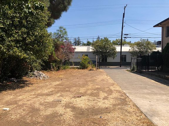 3rd image of 2529 28th St