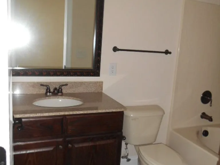 Briton Trace Apartments — Photo 64
