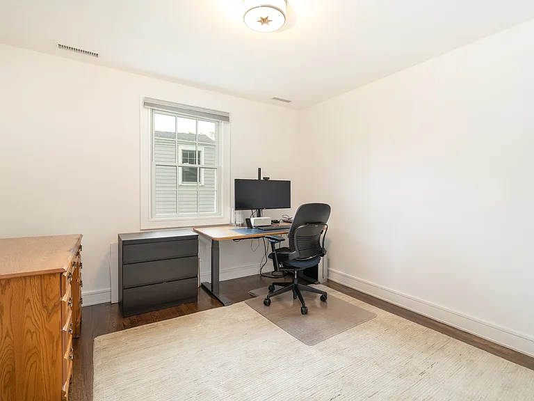 10 Loewen Ct — Photo 32