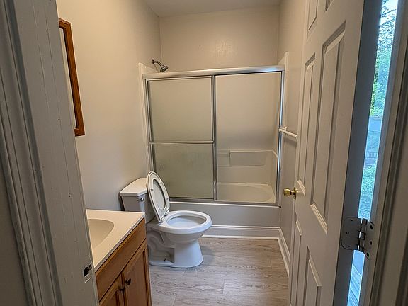 4th image of 7 Circle Dr #4