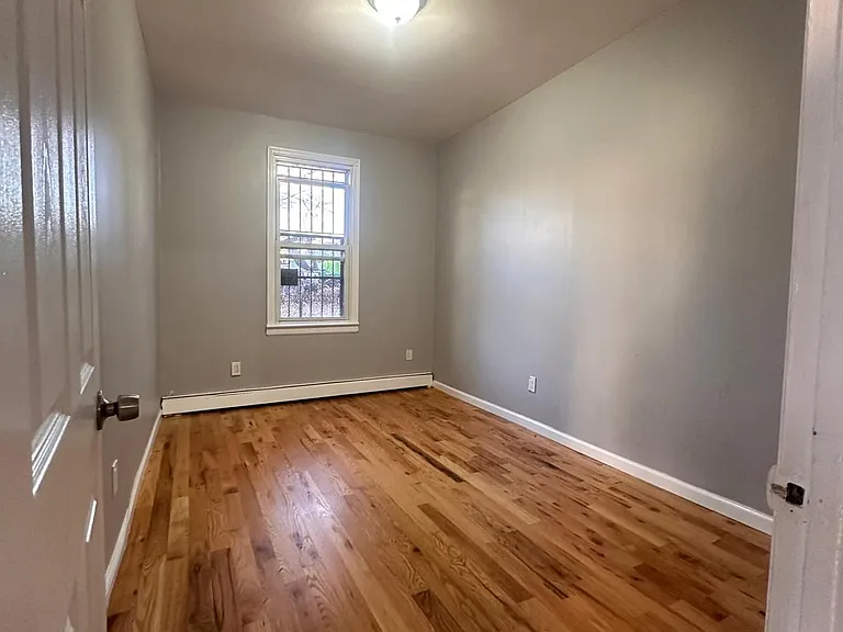 544 Grove St — Photo 9