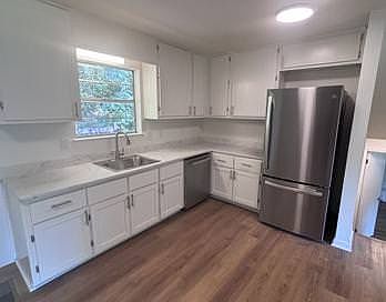 5th image of 600 Park Ln