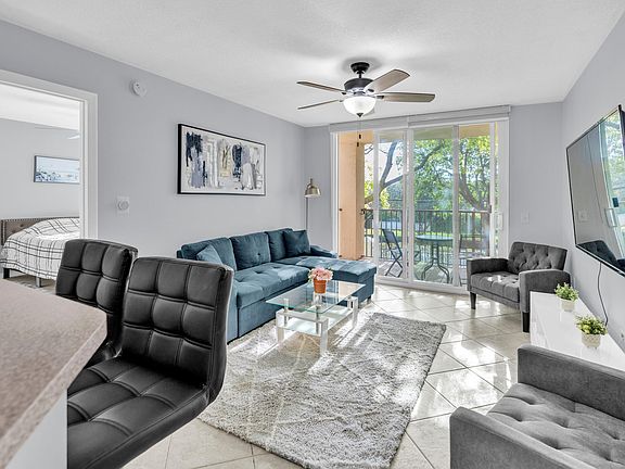 5th image of 214 Villa Cir #214