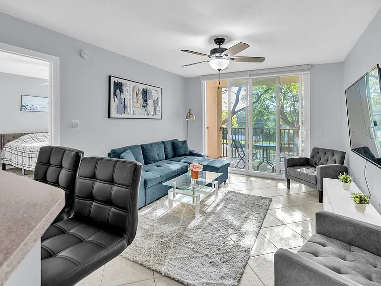 214 Villa Cir #214 — Photo 5
