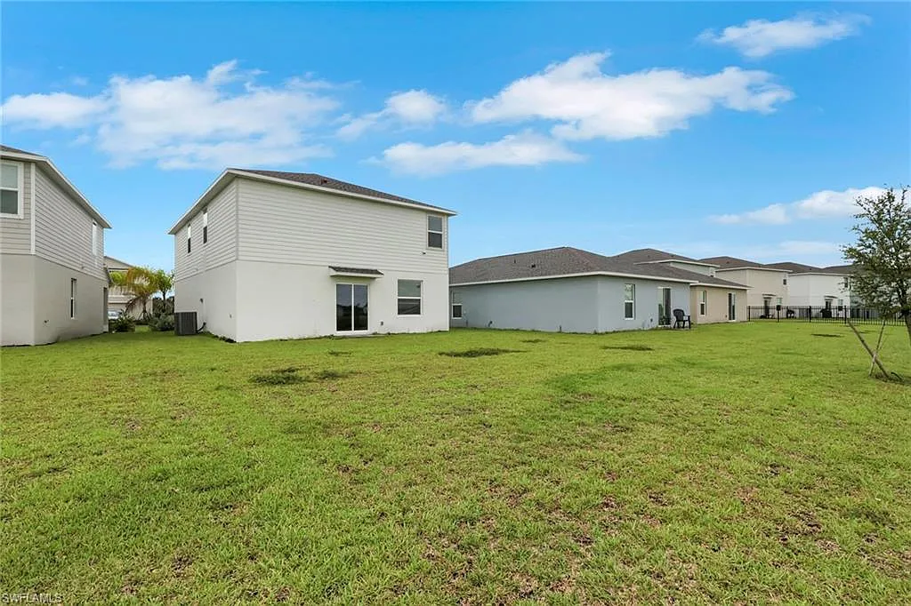 5 bed, 2.5 bath, 2171 sqft, $2,500 — Photo 4