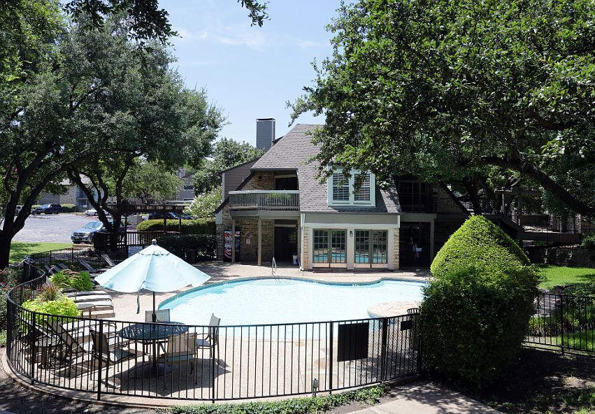 Well-designed community swimming pool and relaxing outdoor seating area