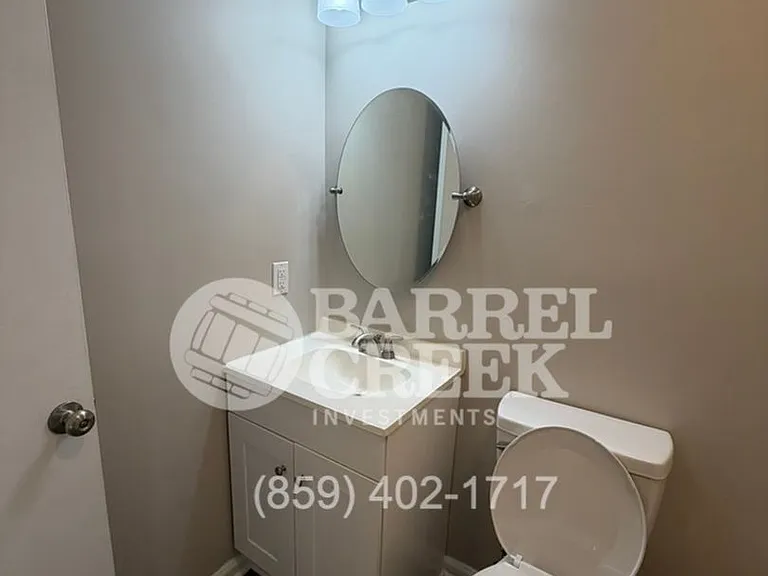 417 Earl St — Photo 10